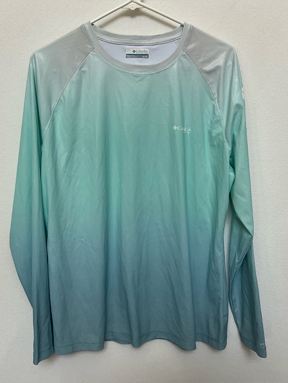 Columbia Mint - Blue Gradient Long Sleeve Sun Protection Shirt Size XL Outdoor